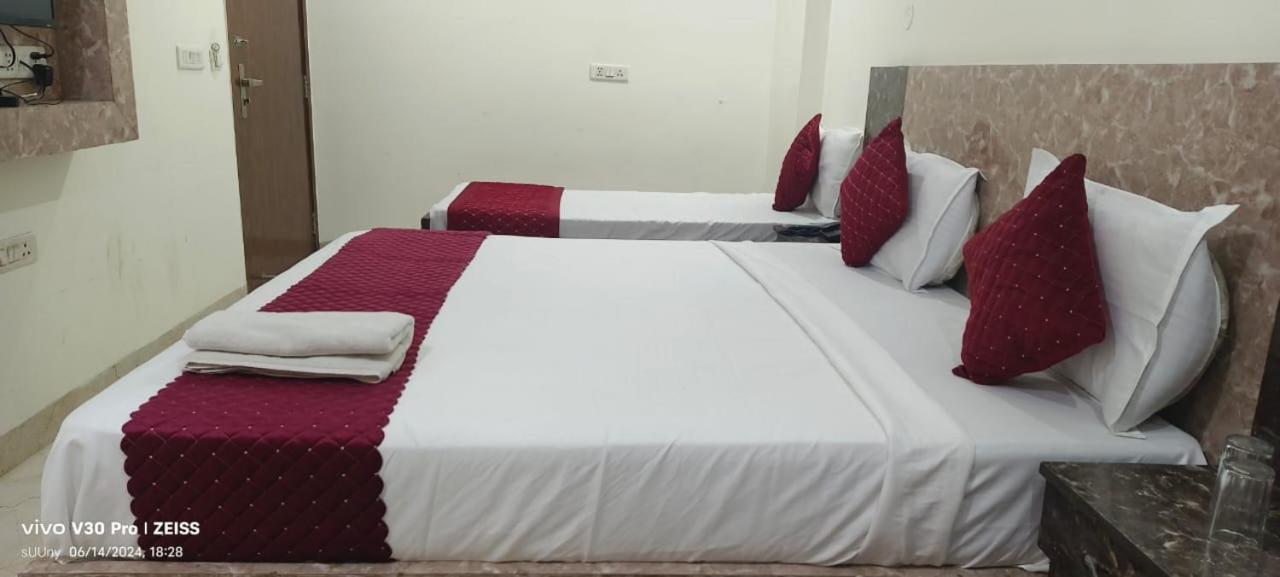 Gold Near Delhi Airport For Family And International Guests Hotel New Delhi