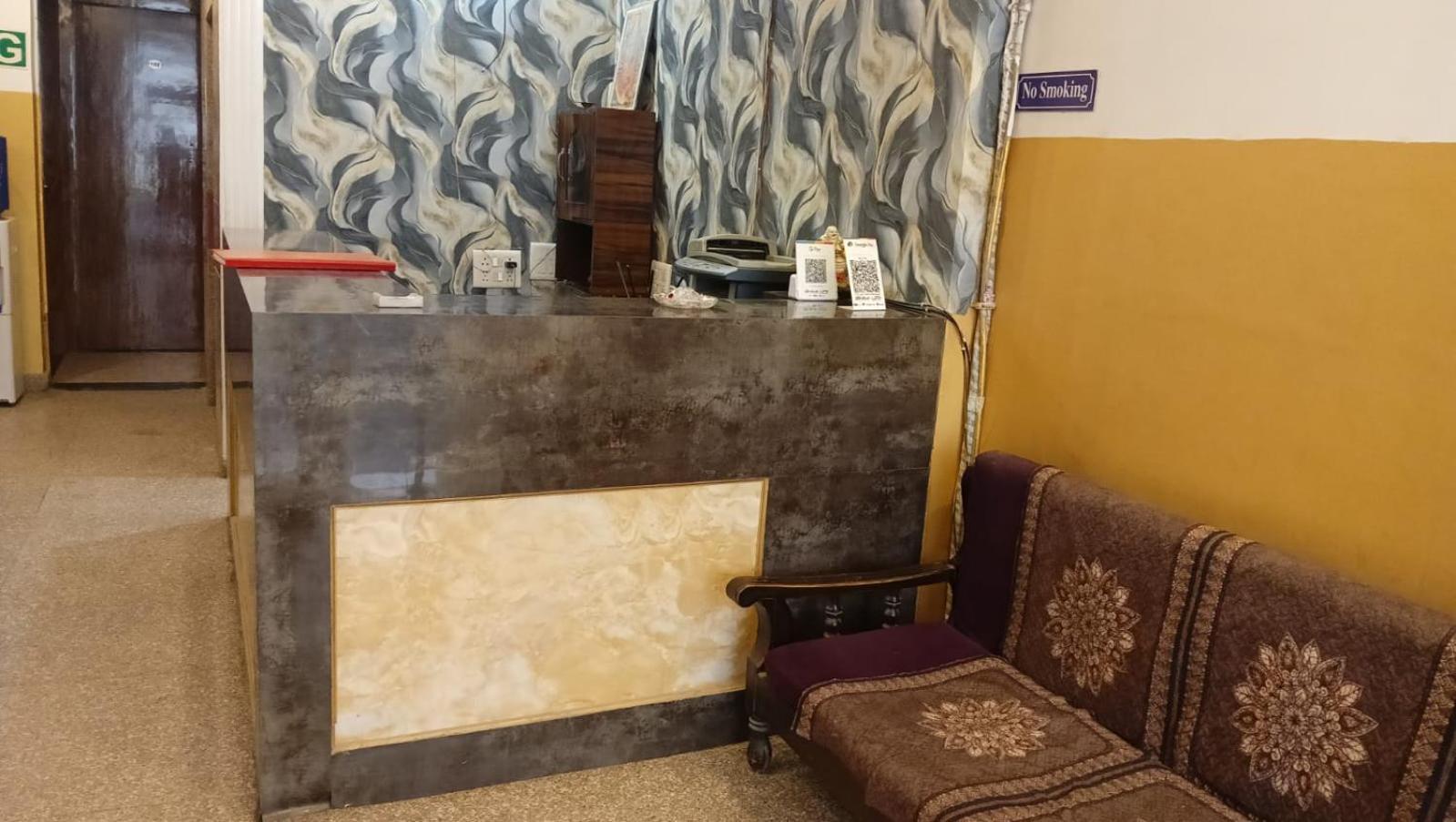 Hotel Gold Near Delhi Airport For Family And International Guests 3*