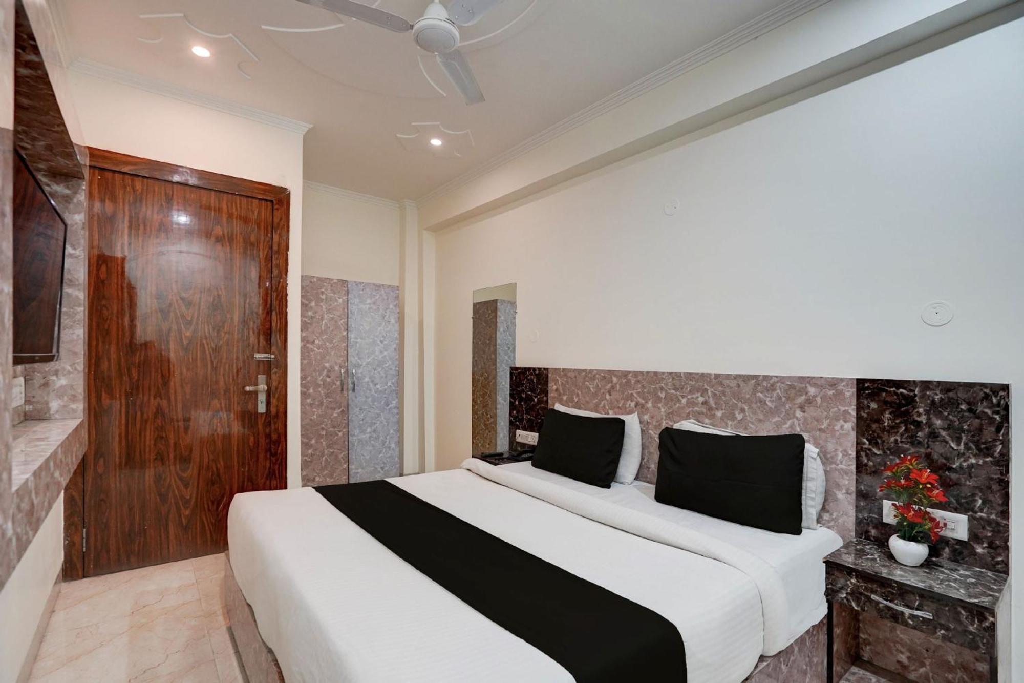 Gold Near Delhi Airport For Family And International Guests 3*