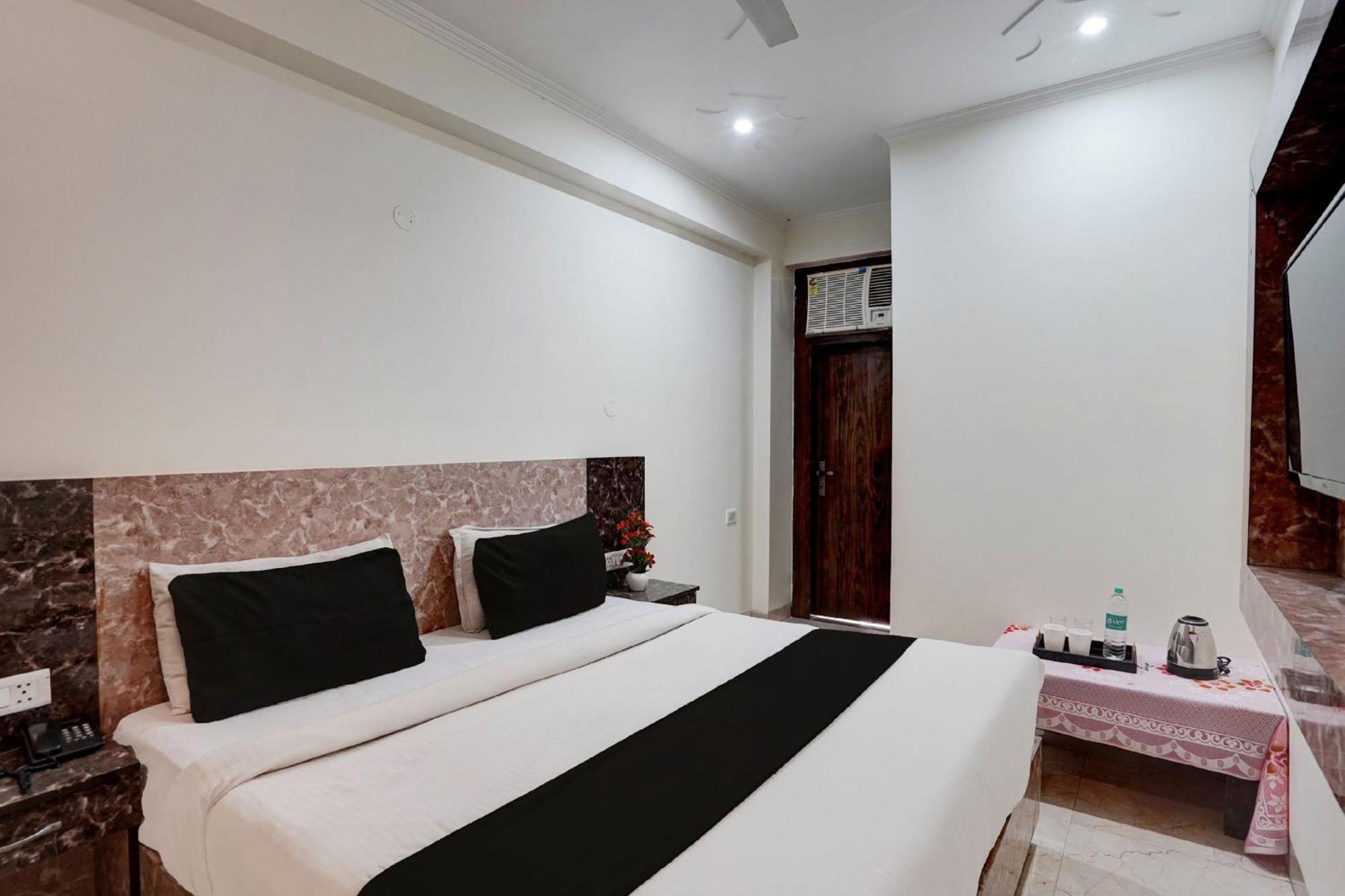 Gold Near Delhi Airport For Family And International Guests Hotel