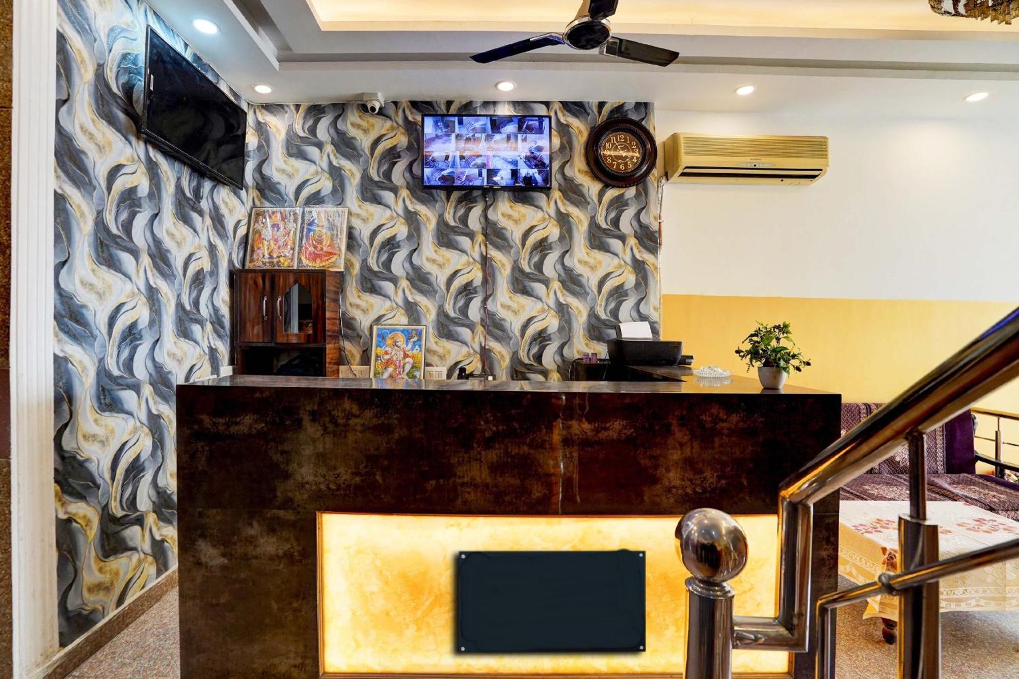 Hotel Gold Near Delhi Airport For Family And International Guests 3*